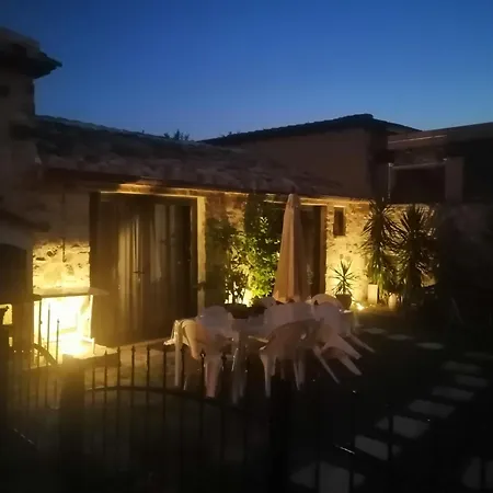 Vecchio Casale Quercetino * カステル・デル・ピアーノ